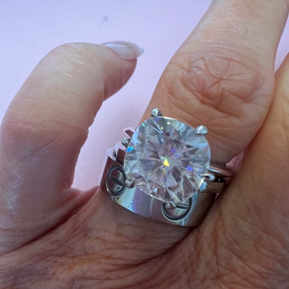 HPHT DIAMOND ENGAGEMENT RING - Picture 8 of 9